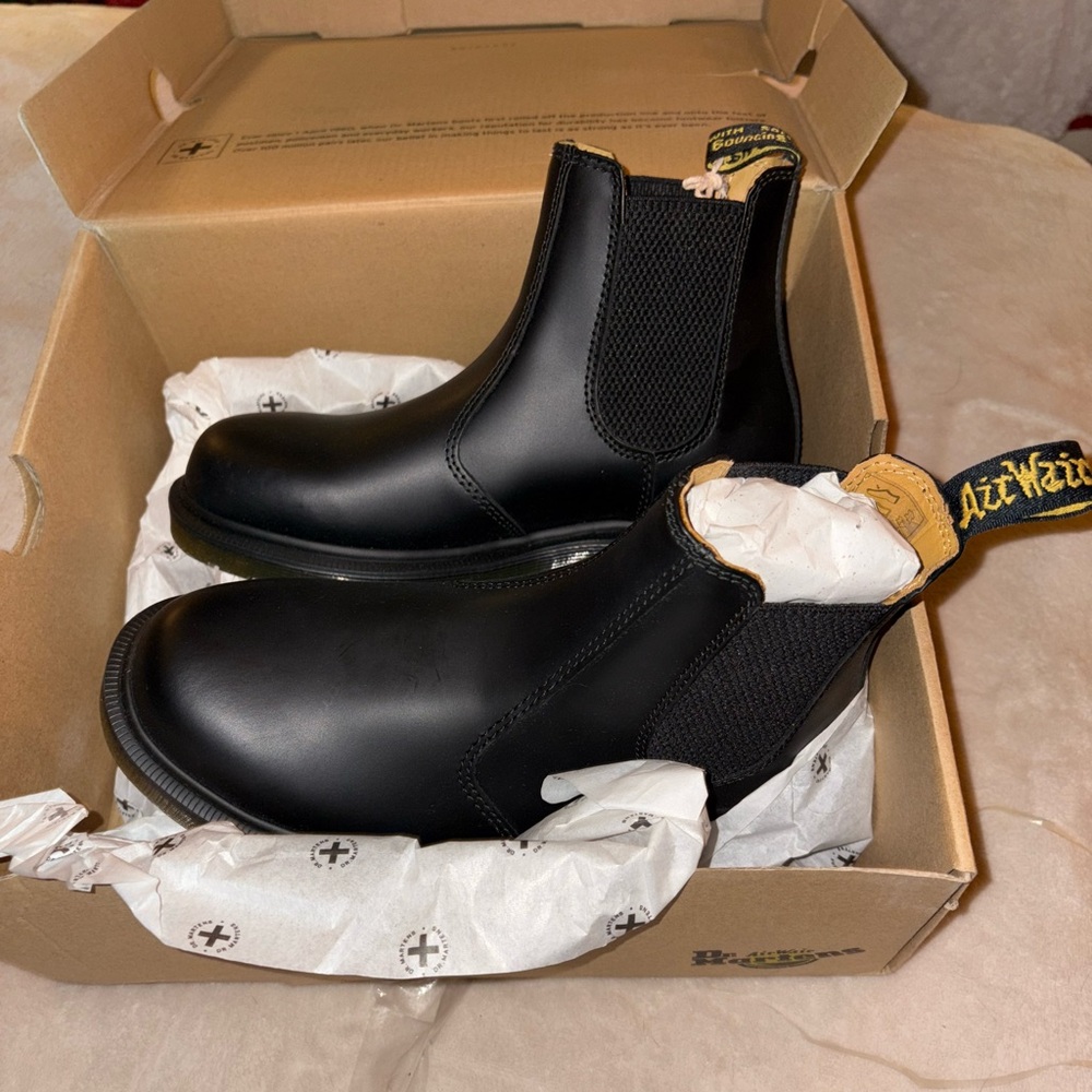 Dr. Martens Black 2976 Chelsea Boots. New in box. Unisex.